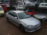 Toyota Avensis 1.6 hatchback ja STW