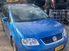 Volkswagen      Touran 1.6 bensa